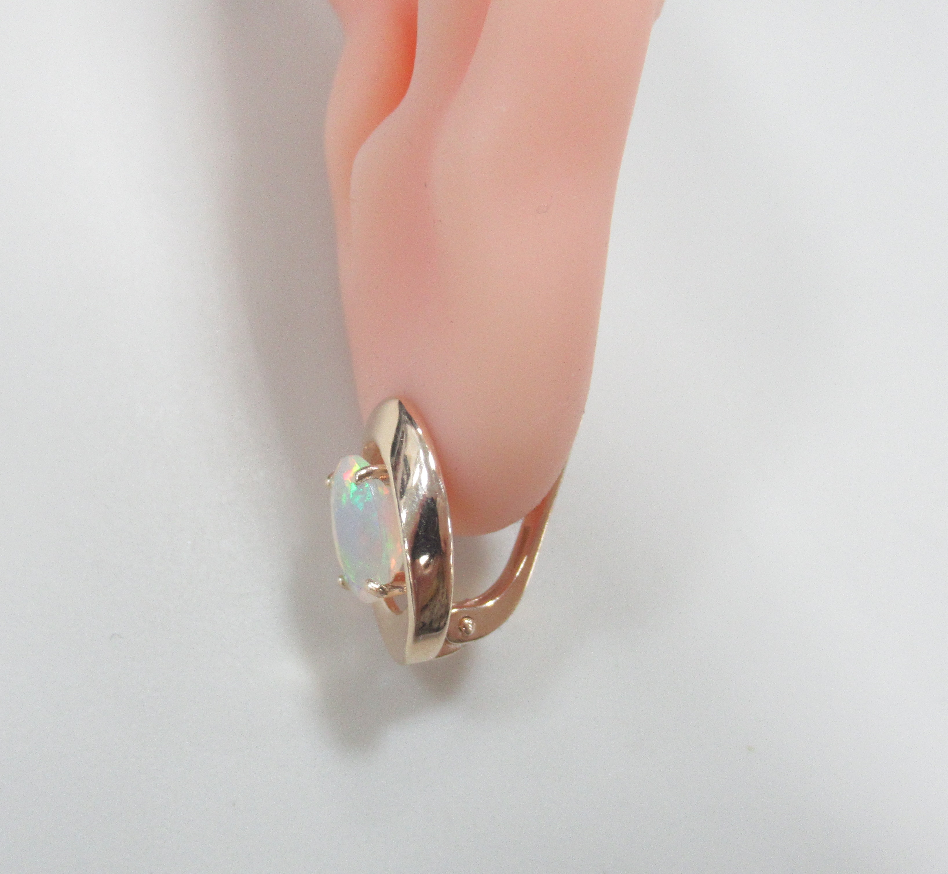 Серебряные серьги с опалами